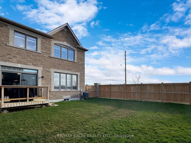 2 Blenheim Circ, House detached with 4 bedrooms, 3 bathrooms and 4 parking in Whitby ON | Image 30