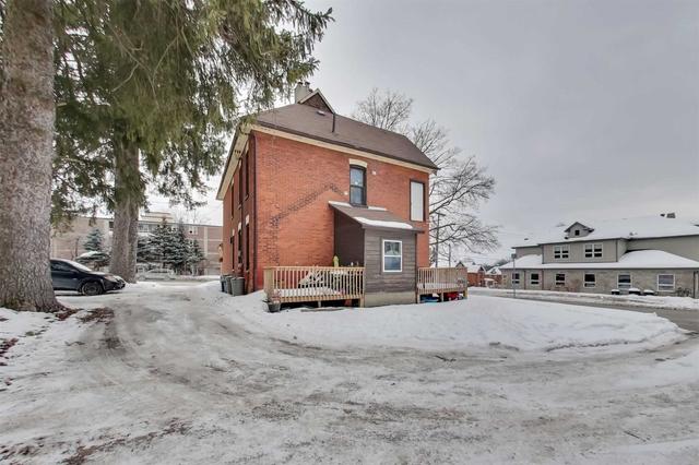 228 Bayfield St, House detached with 4 bedrooms, 3 bathrooms and 6 parking in Barrie ON | Image 3