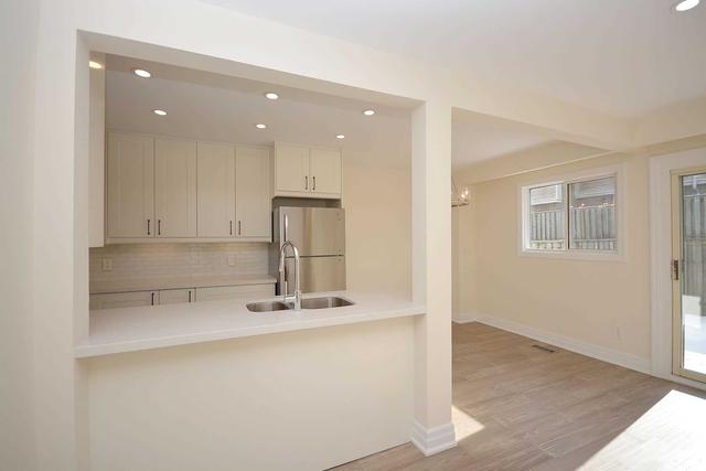 130 - 400 Mississauga Valley Blvd, Townhouse with 3 bedrooms, 4 bathrooms and 2 parking in Mississauga ON | Image 2