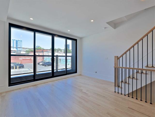 143 D' Arcy St, House attached with 2 bedrooms, 2 bathrooms and 2 parking in Toronto ON | Image 33