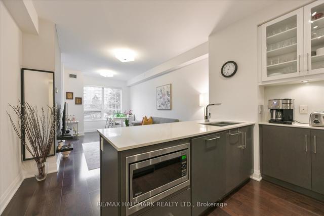 421 - 21 Clairtrell Rd N, Condo with 2 bedrooms, 2 bathrooms and 1 parking in Toronto ON | Image 2