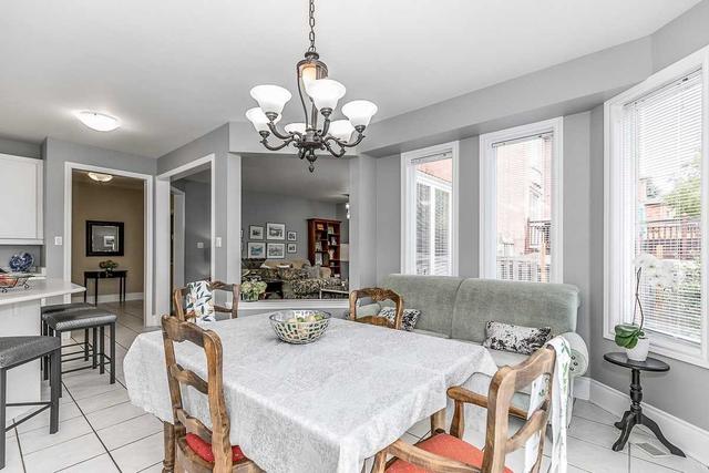 982 Northern Prospect Cres, House detached with 4 bedrooms, 3 bathrooms and 6 parking in Newmarket ON | Image 2