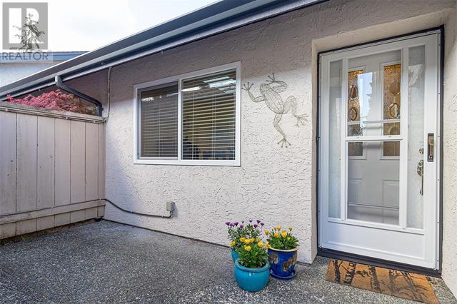 8 - 1184 Clarke Rd, House attached with 2 bedrooms, 1 bathrooms and 1 parking in Central Saanich BC | Image 2