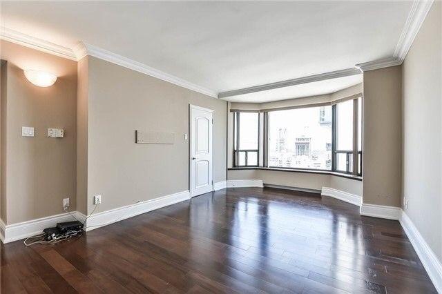 2206 - 175 Cumberland St, Condo with 2 bedrooms, 2 bathrooms and 1 parking in Toronto ON | Image 9