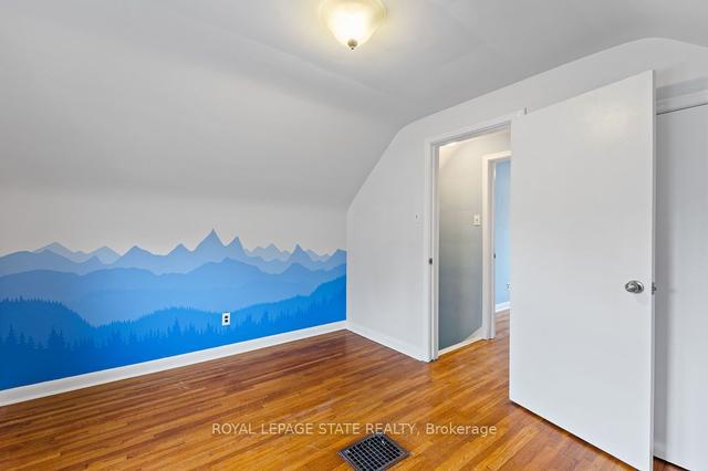 52 Bernard St, House detached with 3 bedrooms, 1 bathrooms and 4 parking in Hamilton ON | Image 18