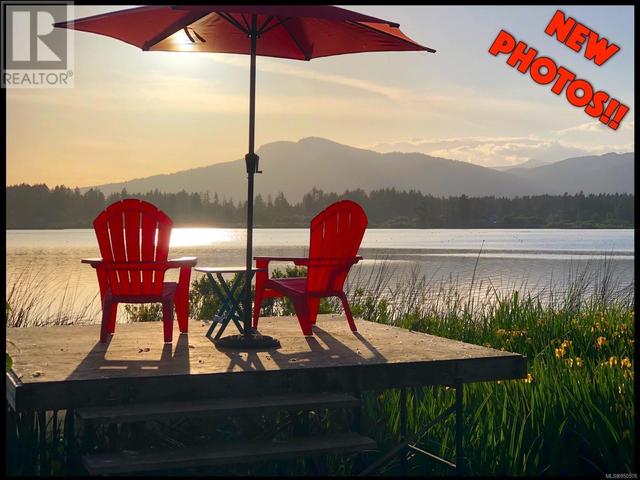 1743 Maple Bay Rd, House detached with 4 bedrooms, 2 bathrooms and 4 parking in North Cowichan BC | Image 2