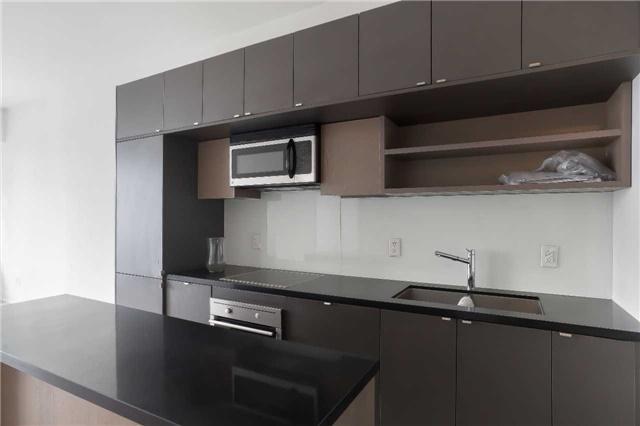 1415 - 111 St Clair Ave W, Condo with 2 bedrooms, 2 bathrooms and 1 parking in Toronto ON | Image 3