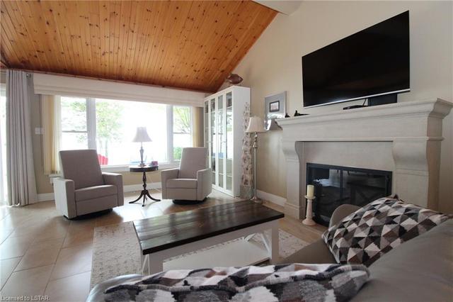 10258 Shoreline Drive, House detached with 4 bedrooms, 2 bathrooms and null parking in Lambton Shores ON | Image 14