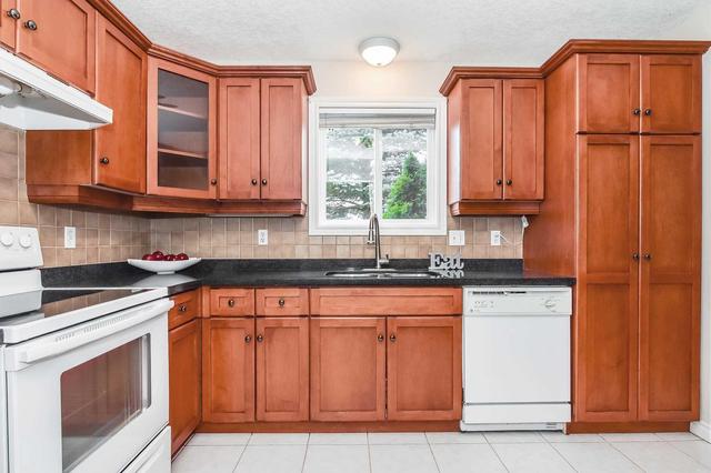 2 Terraview Cres, House attached with 2 bedrooms, 3 bathrooms and 2 parking in Guelph ON | Image 5