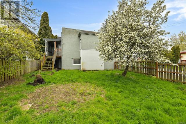 232 Burnside Rd W, House detached with 2 bedrooms, 2 bathrooms and 2 parking in Saanich BC | Image 36