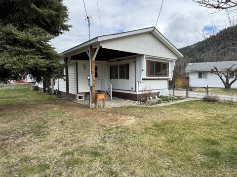 1 - 165 Schulte Crescent, House detached with 3 bedrooms, 1 bathrooms and null parking in Castlegar BC | Card Image