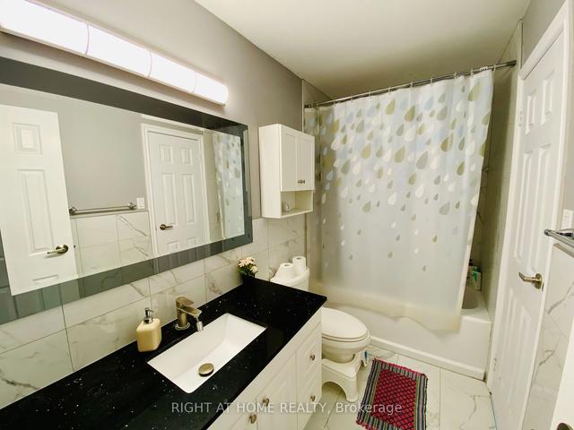 2 - 7430 Copenhagen Rd, Townhouse with 3 bedrooms, 2 bathrooms and 2 parking in Mississauga ON | Image 3