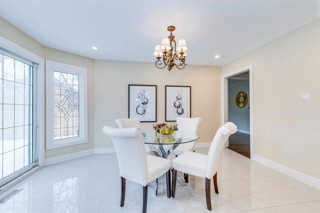 2113 Grosvenor St, House detached with 6 bedrooms, 5 bathrooms and 5 parking in Oakville ON | Image 4