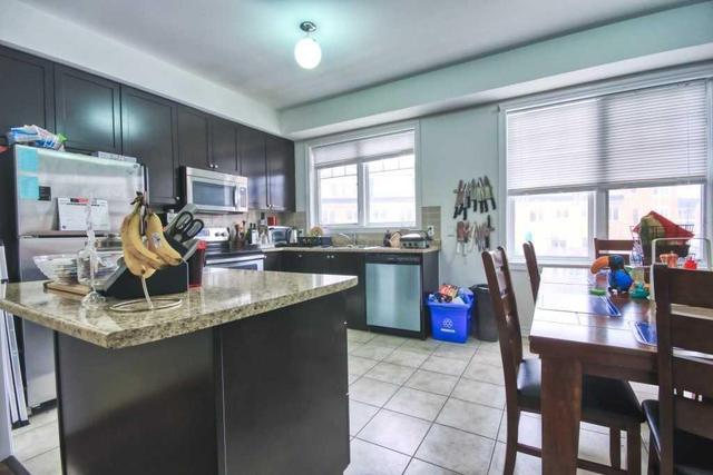 31 Magdalene Cres, House attached with 3 bedrooms, 3 bathrooms and 2 parking in Brampton ON | Image 9