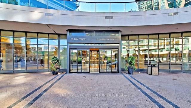 2205 - 18 Harbour St, Condo with 2 bedrooms, 2 bathrooms and 1 parking in Toronto ON | Image 11