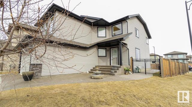 12255 171 Av Nw, House detached with 4 bedrooms, 3 bathrooms and 4 parking in Edmonton AB | Image 2