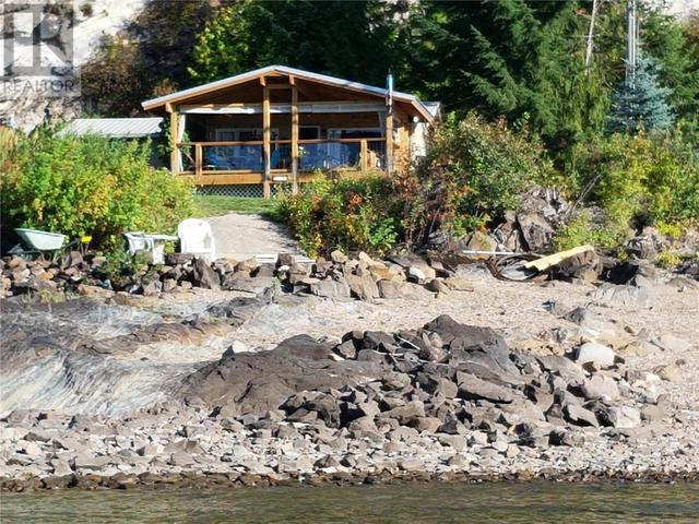 2522 Eagle Bay Road, House detached with 5 bedrooms, 3 bathrooms and 8 parking in Columbia Shuswap C BC | Image 7