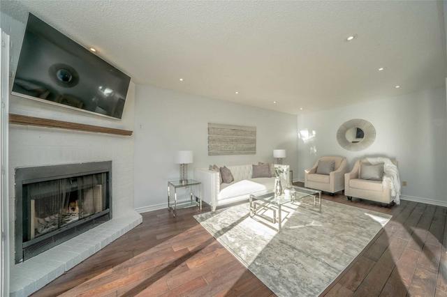 83 Cornell Cres, House detached with 4 bedrooms, 4 bathrooms and 6 parking in Markham ON | Image 6