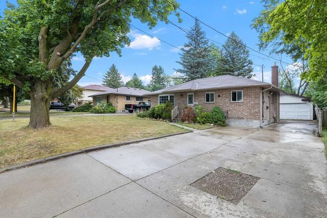 343 Speedvale Ave E, House detached with 3 bedrooms, 2 bathrooms and 8 parking in Guelph ON | Image 1