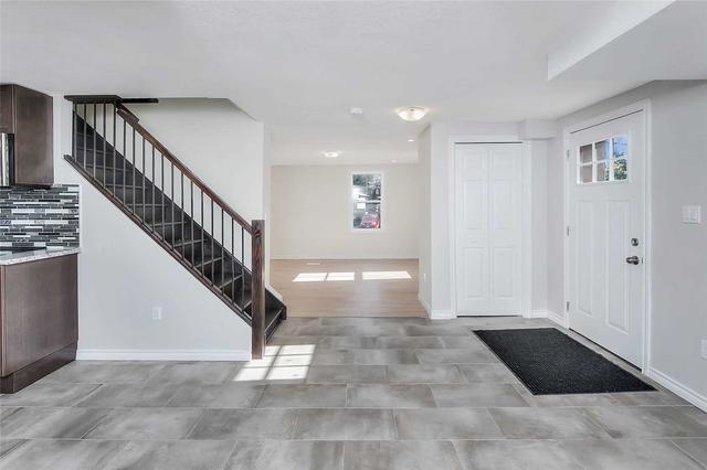 28 Burgetz Ave, House detached with 3 bedrooms, 3 bathrooms and 5 parking in Kitchener ON | Image 5