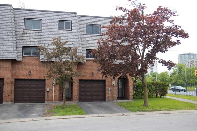 1 Briar Path, Townhouse with 4 bedrooms, 2 bathrooms and 2 parking in Brampton ON | Image 1
