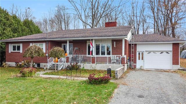 843 Centennial Road, House detached with 3 bedrooms, 2 bathrooms and 3 parking in Brockville ON | Image 1
