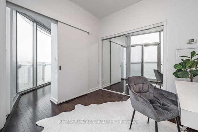 3002 - 12 York St, Condo with 2 bedrooms, 2 bathrooms and 1 parking in Toronto ON | Image 7