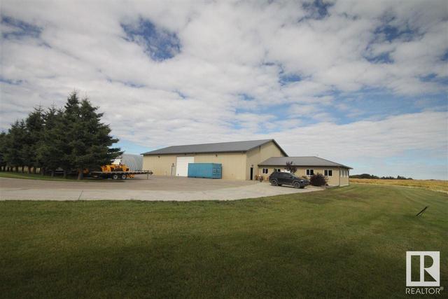 54517 Range Road 260, House detached with 6 bedrooms, 4 bathrooms and null parking in Sturgeon County AB | Image 1