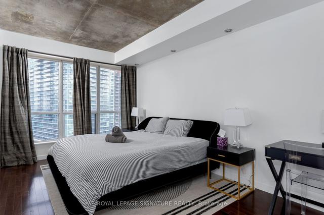 lph18 - 1 Shaw St, Condo with 2 bedrooms, 2 bathrooms and 1 parking in Toronto ON | Image 5