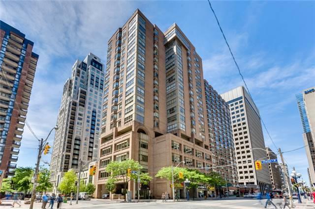 1001 - 1132 Bay St, Condo with 3 bedrooms, 3 bathrooms and 1 parking in Toronto ON | Image 1
