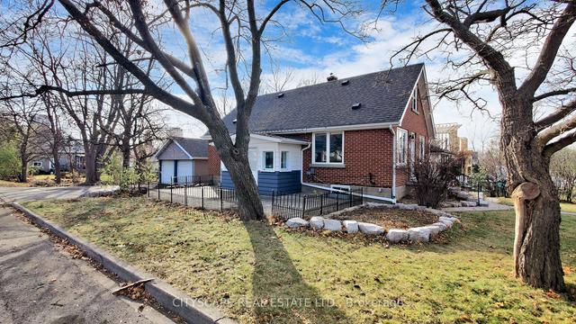 39 Woodward Ave, House detached with 3 bedrooms, 2 bathrooms and 6 parking in Brampton ON | Image 23