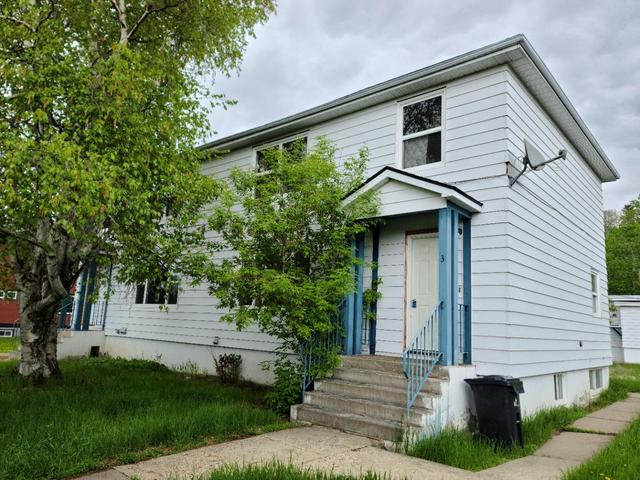 2 - 11019 99 Street, Home with 3 bedrooms, 1 bathrooms and null parking in Peace River AB | Image 1