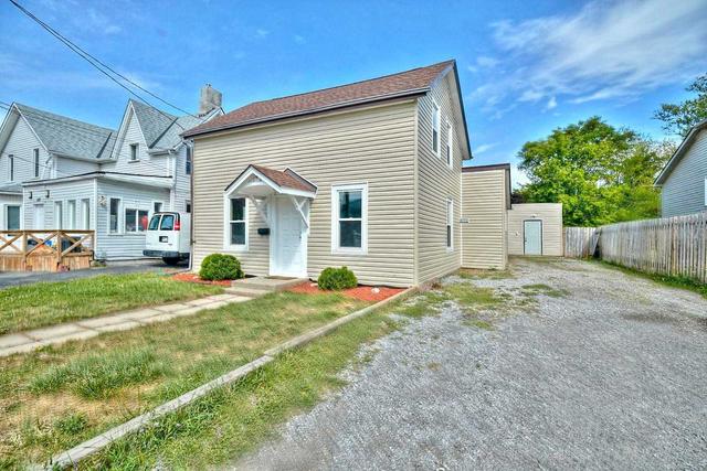 146 Oakdale Ave, House detached with 3 bedrooms, 2 bathrooms and 3 parking in St. Catharines ON | Image 1