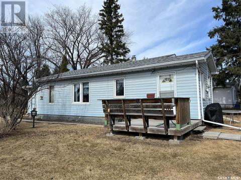 4 1st Street E, House detached with 2 bedrooms, 1 bathrooms and null parking in Meath Park SK | Card Image