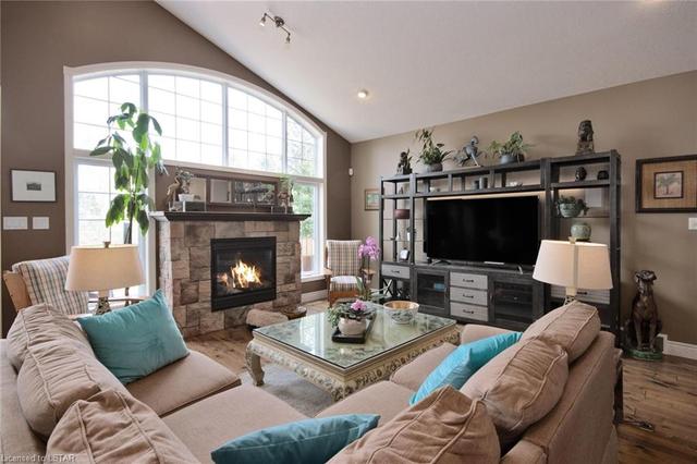 10158 Merrywood Drive, House detached with 5 bedrooms, 3 bathrooms and 8 parking in Lambton Shores ON | Image 6