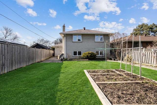5 Robinglade Dr, House detached with 3 bedrooms, 2 bathrooms and 5 parking in Toronto ON | Image 25