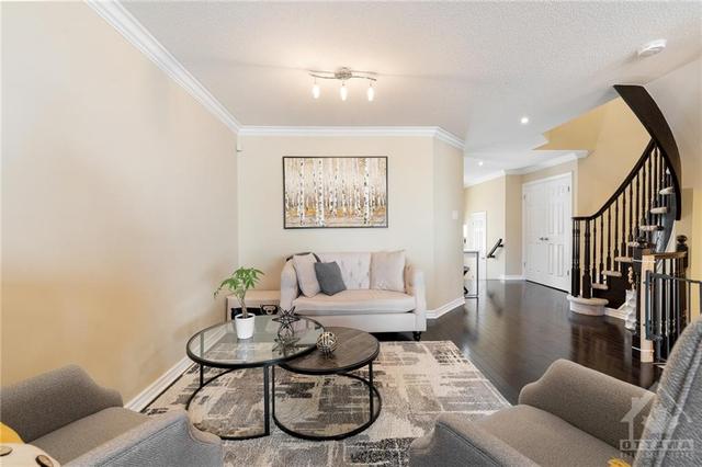 161 Lerta Way, Townhouse with 3 bedrooms, 3 bathrooms and 3 parking in Ottawa ON | Image 6