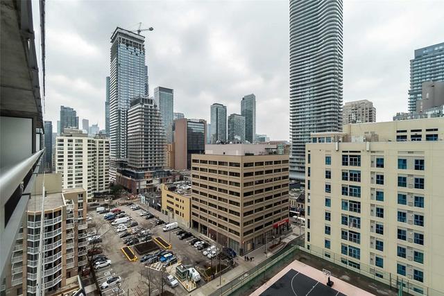1405 - 22 Wellesley St E, Condo with 1 bedrooms, 1 bathrooms and 0 parking in Toronto ON | Image 1