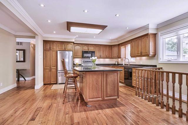 250 Ontario St S, House detached with 3 bedrooms, 4 bathrooms and 20 parking in Milton ON | Image 3