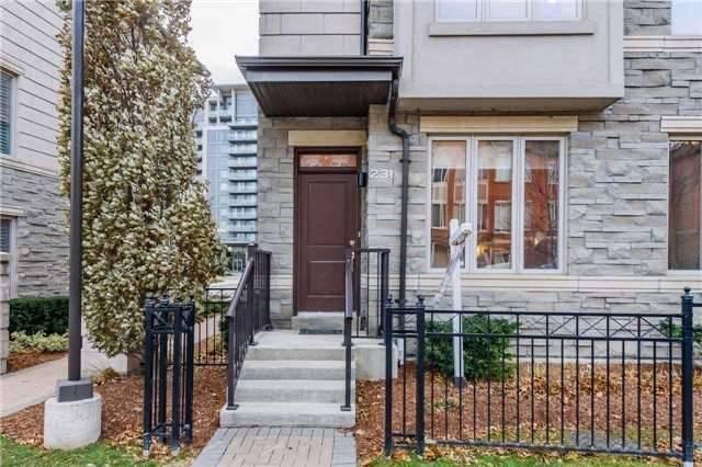 231 South Park Rd, Townhouse with 3 bedrooms, 3 bathrooms and 2 parking in Markham ON | Image 1