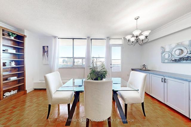 1206 - 130 Neptune Dr, Condo with 2 bedrooms, 2 bathrooms and 1 parking in Toronto ON | Image 3