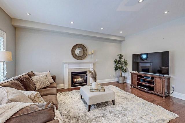 80 Novaview Cres, House detached with 4 bedrooms, 4 bathrooms and 9 parking in Vaughan ON | Image 3