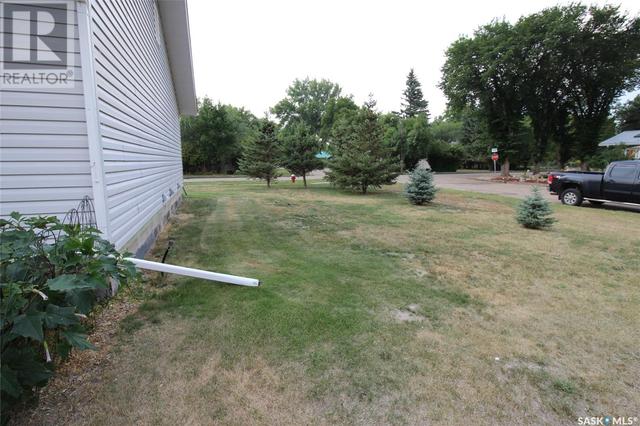 135 Elm Avenue N, House detached with 3 bedrooms, 3 bathrooms and null parking in Eastend SK | Image 42
