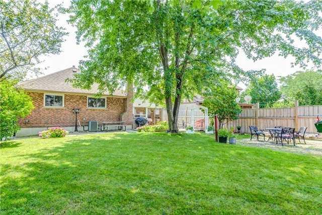 951 Chippenham Dr, House detached with 3 bedrooms, 2 bathrooms and 5 parking in Mississauga ON | Image 19