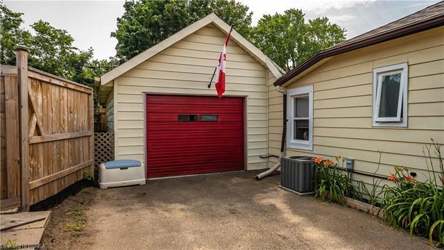 15 Bond Street, House detached with 3 bedrooms, 1 bathrooms and 6 parking in Brantford ON | Image 24