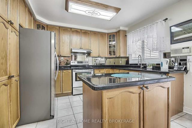 18 Highwood Rd, House detached with 4 bedrooms, 3 bathrooms and 4 parking in Brampton ON | Image 5