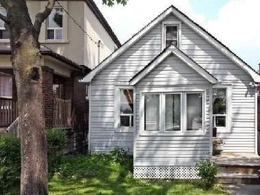 81 Twenty Fourth St, House detached with 2 bedrooms, 1 bathrooms and 1 parking in Toronto ON | Image 1