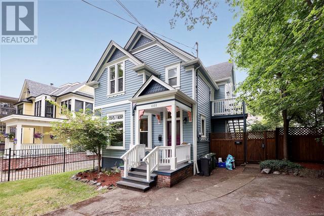 1335 Stanley Ave, House detached with 4 bedrooms, 2 bathrooms and 2 parking in Victoria BC | Image 1