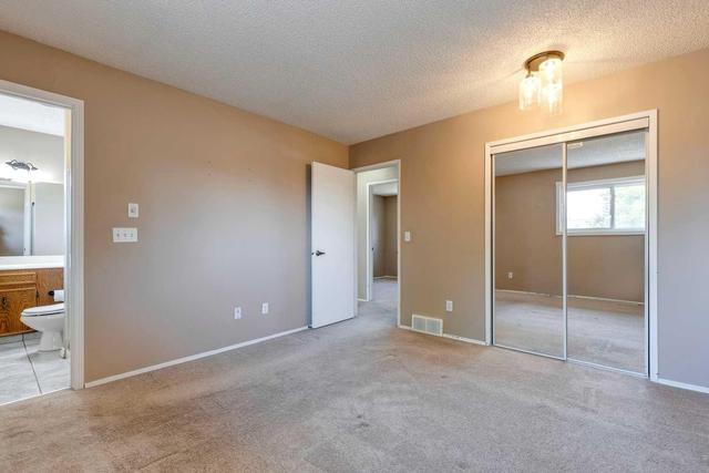 132 Woodford Drive Sw, House detached with 4 bedrooms, 2 bathrooms and 2 parking in Calgary AB | Image 25