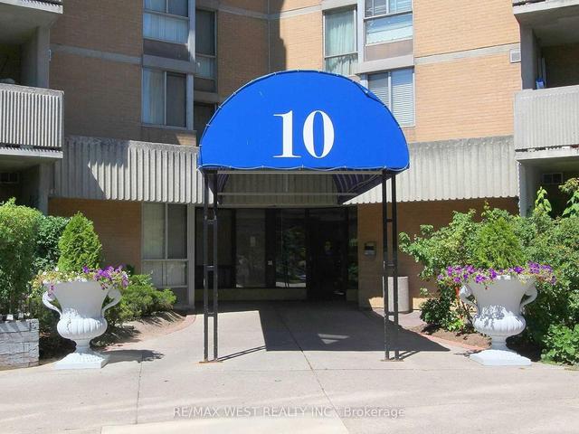 1111 - 10 Martha Eaton Way, Condo with 3 bedrooms, 2 bathrooms and 1 parking in Toronto ON | Image 33